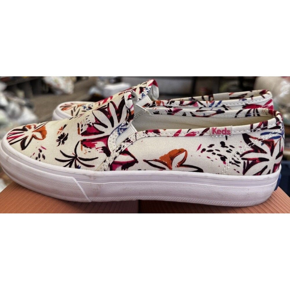 EUC KEDS Women 6 Double Decker Island Print Slip-On Sneakers WF67533 Gray & Pink